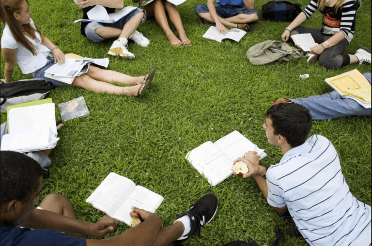 what is the average interest rate for a student loan